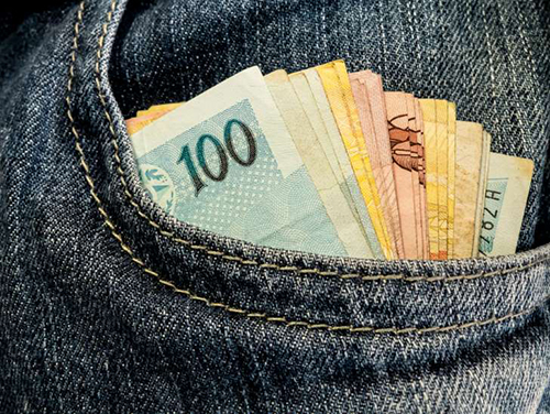 Dinheiro do PIS é esquecido nos bancos.