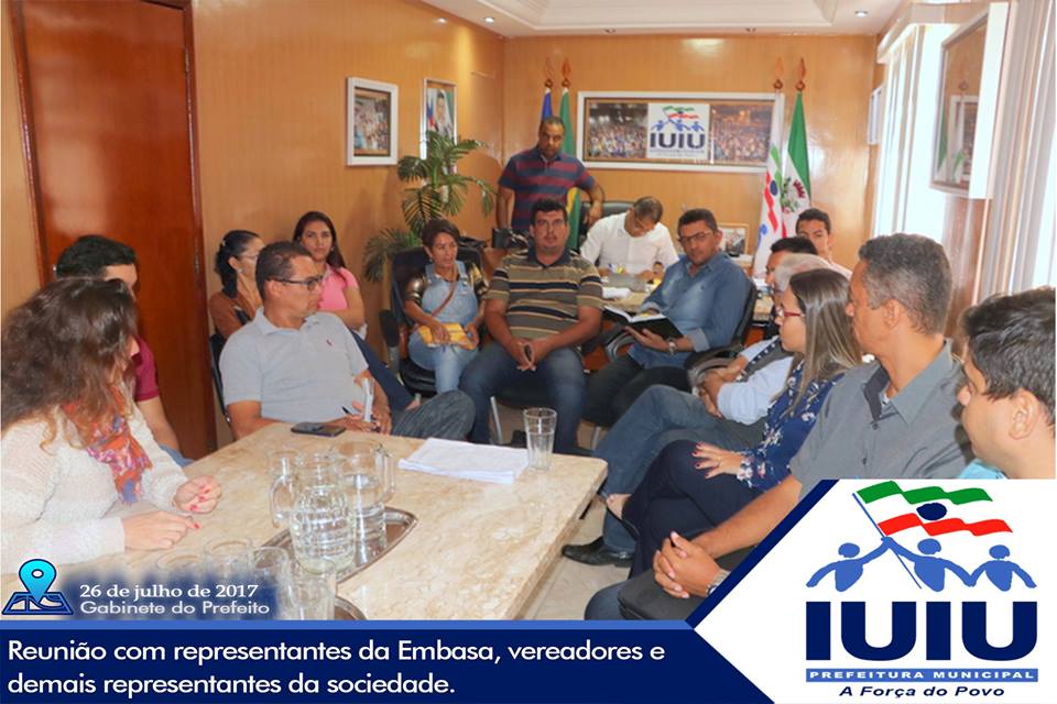 Prefeito de Iui? e vereadores re?nem com representantes da embasa.