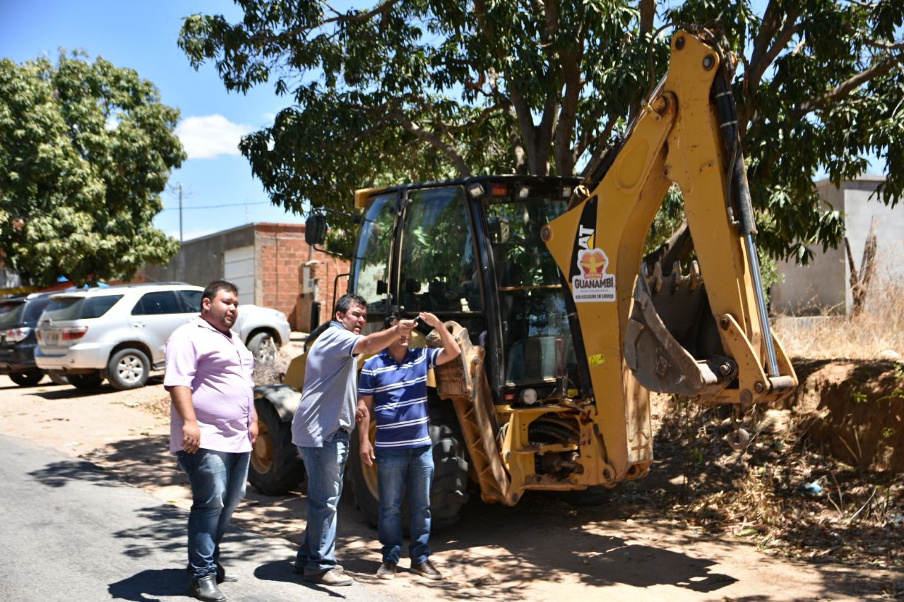 MUTANS | - Da Subprefeitura, prefeito Jairo Magalh?es inspeciona in?cio das obras e a??es do Projeto Prefeitura Itineran