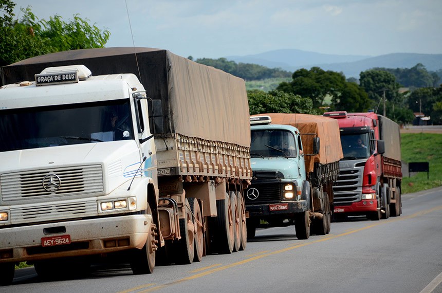 Governo altera tabela de frete e inclui pedágio no valor.
