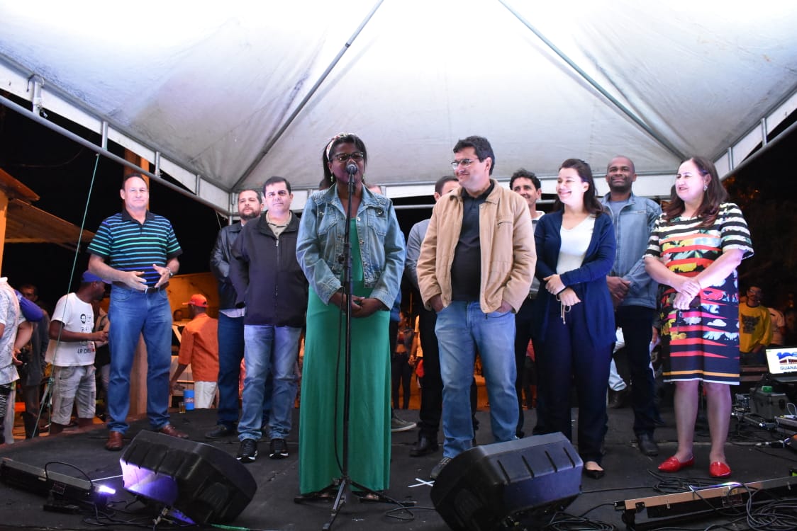 Prefeito Jairo Magalhães entrega obras no bairro Alto Caiçara.
