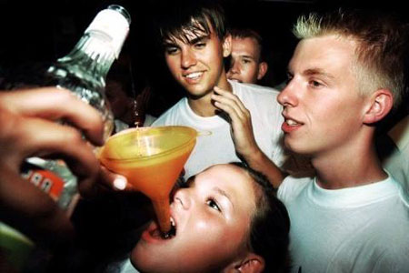 Justiça de Guanambi proíbe a entrada de menores de 18 anos em eventos “Open Bar”.