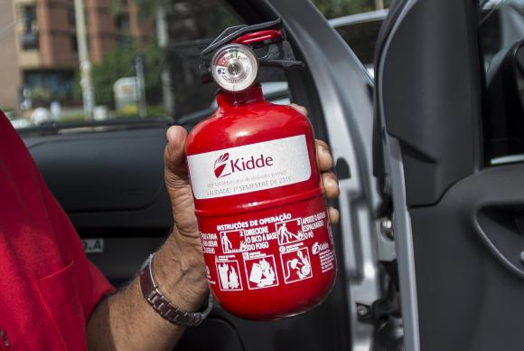 Extintor em carro deixará de ser obrigatório.