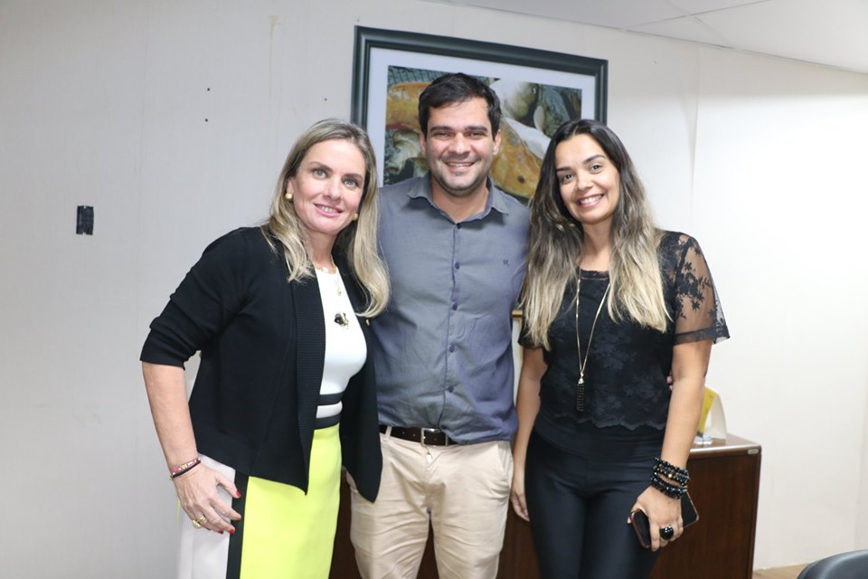 Ivana e Vanessa buscam investimentos para a agricultura familiar em Lençóis.