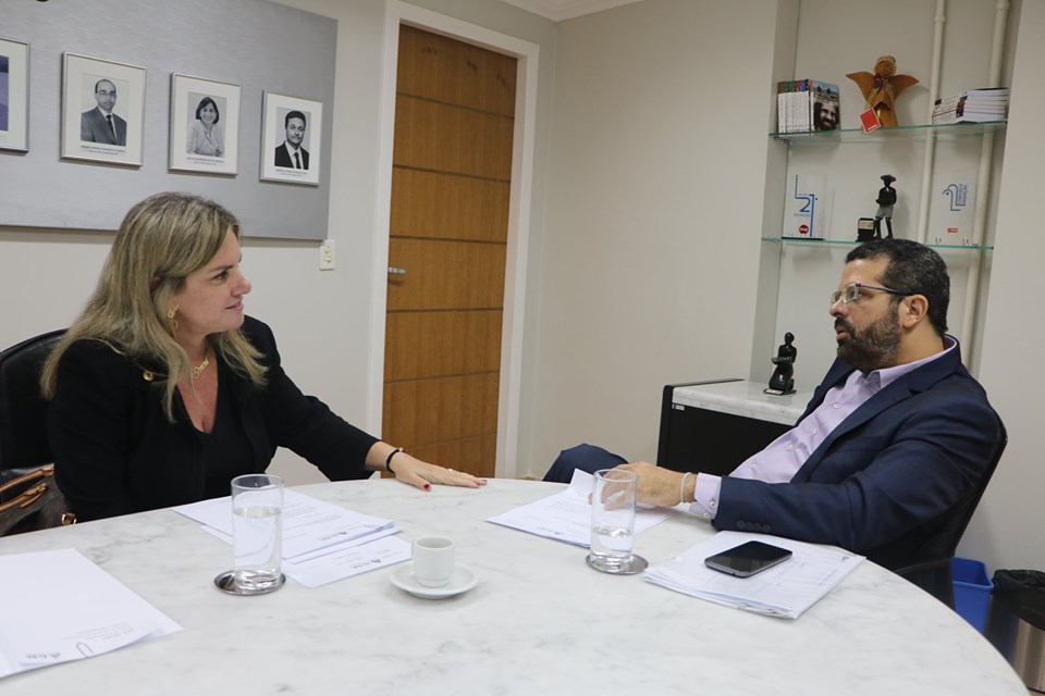 Deputada Ivana Bastos leva demandas de diversos municípios à SAEB.