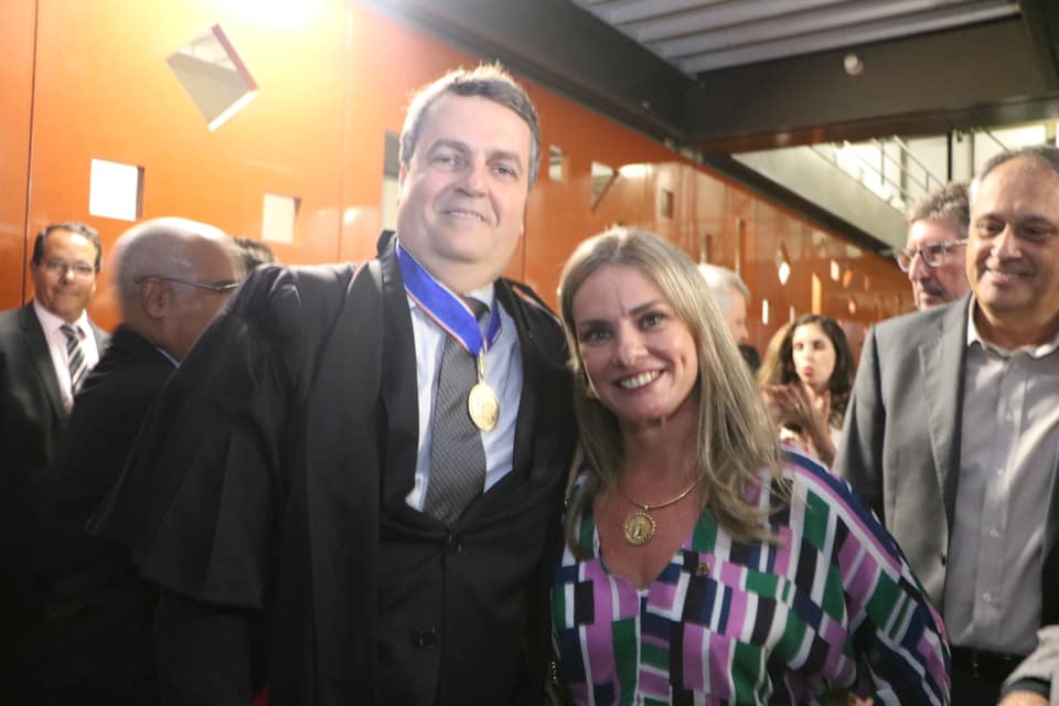 Ivana Bastos prestigia solenidade de posse de Henrique Trindade no TER.