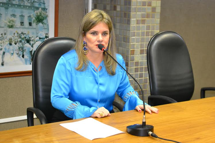 Ivana Bastos quer facilitar acesso à retirada de CNH para pessoas com deficiência residentes no interior.