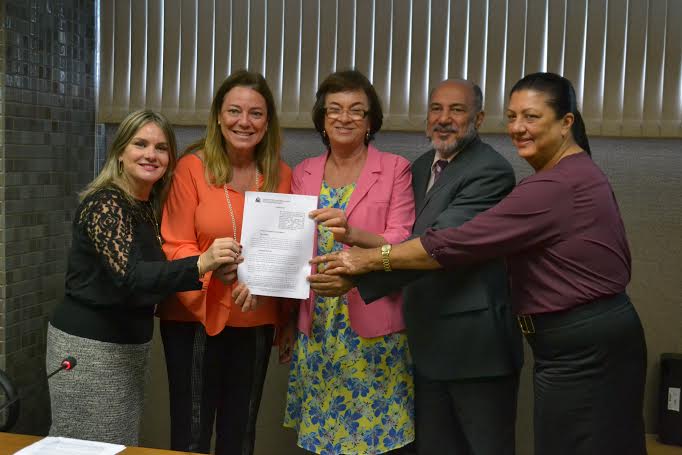 Comissão da Mulher aprova parecer do projeto de lei que dissemina serviços de prevenção e combate à violência.