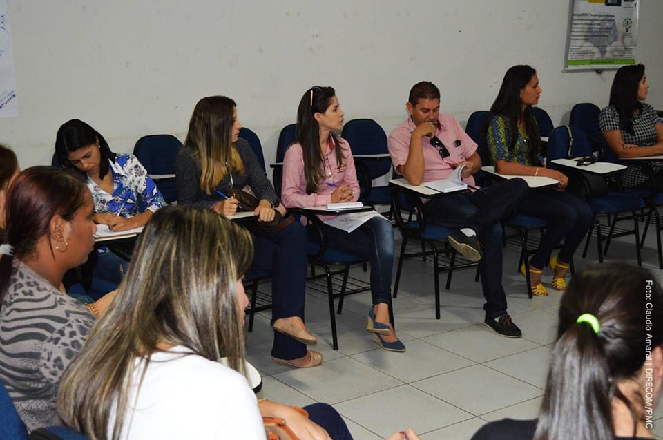 Palestra sobre o manejo para destina??o de Res?duos dos Servi?os de Sa?de ? realizada em Caetit?.