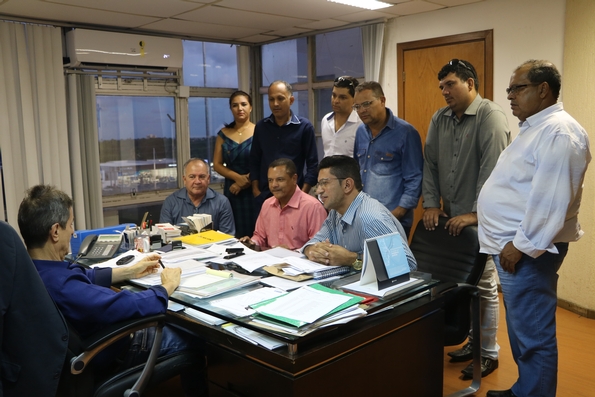 Prefeito de Iuiu e comitiva cumprem agenda na SIT.