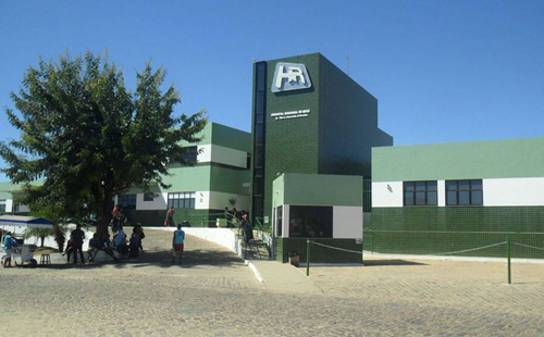 M?dico ? afastado por chamar enfermeiras de ?raparigas?.