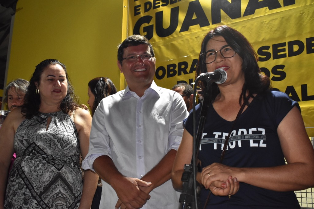 Prefeito Jairo Magalh?es entregou no ?ltimo s?bado, tr?s importantes obras para os moradores do Bairro Bras?lia.
