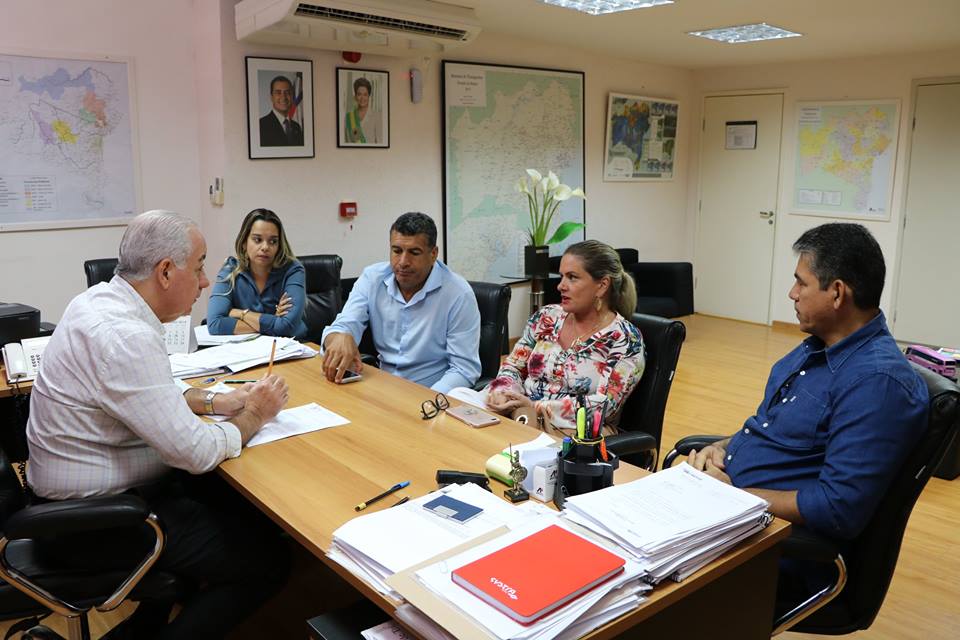 Ivana Bastos garante conclus?o de obras de pavimenta??o da estrada do Cap?o.