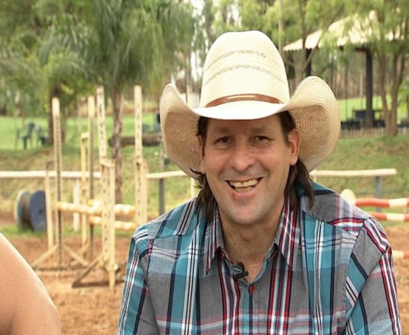 Asa Branca, locutor conhecido como ‘lenda dos rodeios’, morre aos 57 anos.