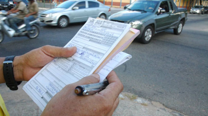 Superintendência de Trânsito de Guanambi multa 311 condutores em dois meses.