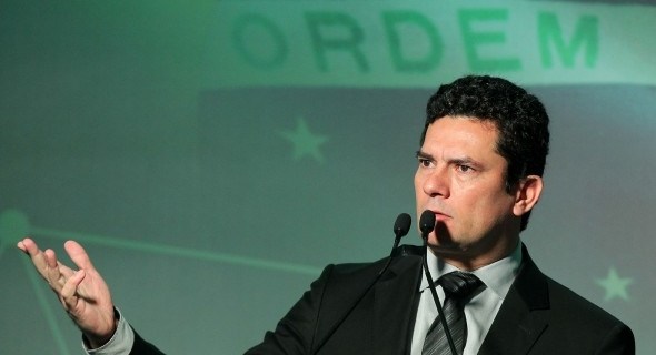 Moro deixa Lava Jato e diz que vai criar ?agenda anticorrup??o? como ministro.
