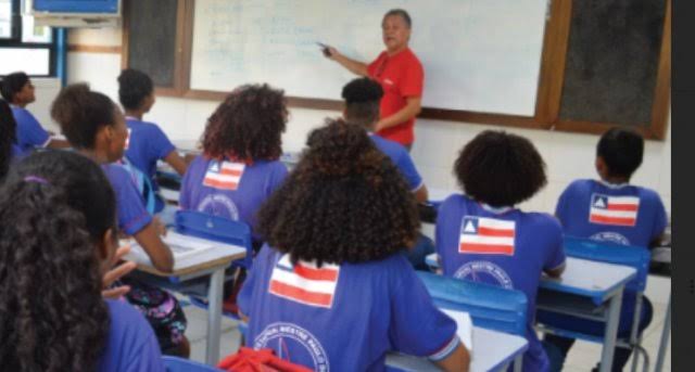 Governador prorroga suspensão das aulas até 3 de maio.