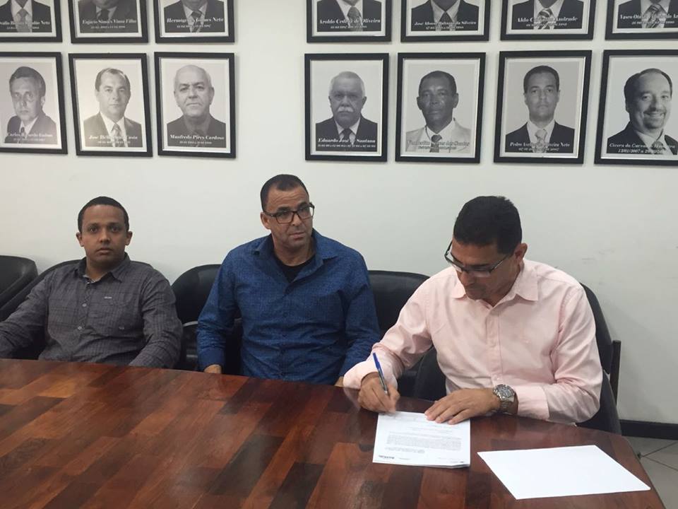 Comunidade de Mucug? recebe amplia??o de sistema de ?gua.