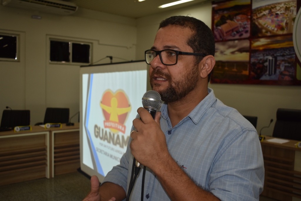 Palestra com urologista marca abertura do Novembro Azul pela Secretaria de Sa?de de Guanambi.