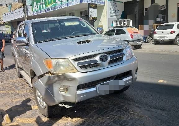Mulher é atropelada no Centro de Guanambi.