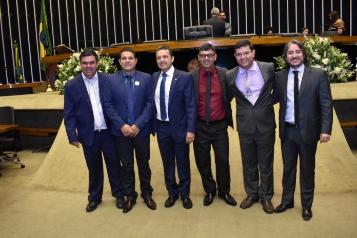 Legislativo guanambiense marca presença em Sess&259;o Solene da Câmara de Deputados.