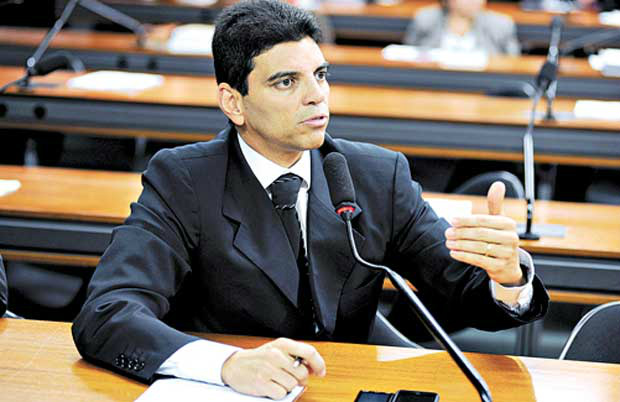 Deputado baiano gasta 19 mil reais para fretar aeronave para cidade do sul do estado.