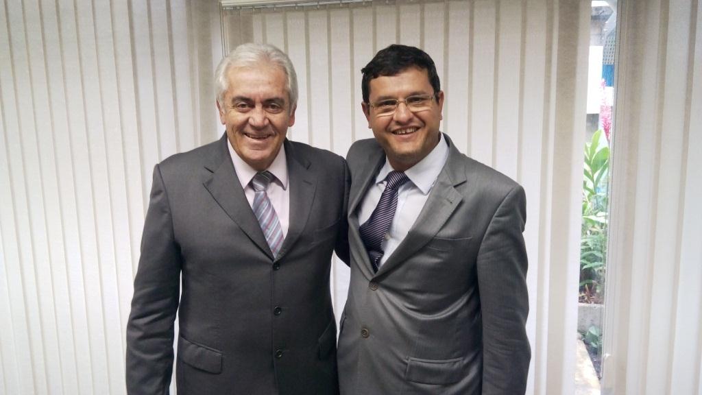 Prefeito de Guanambi anuncia libera??o de mais de R$ 3 milh?es, para constru??o de moderna escola no Bairro Monte Azul.