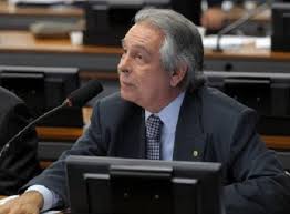 C?mara pode votar proposta que tira limite de gastos de prefeito.