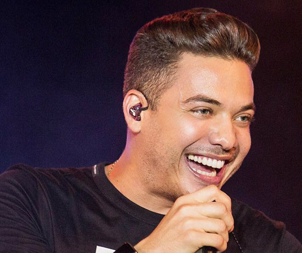 Wesley Safadão é acusado de financiar perfis para detonar artistas e rebate: “vamos supor menos”.