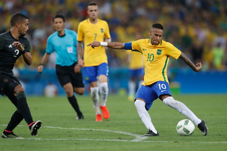 Bancos podem ter hor?rio especial em dia de jogo do Brasil na Copa.