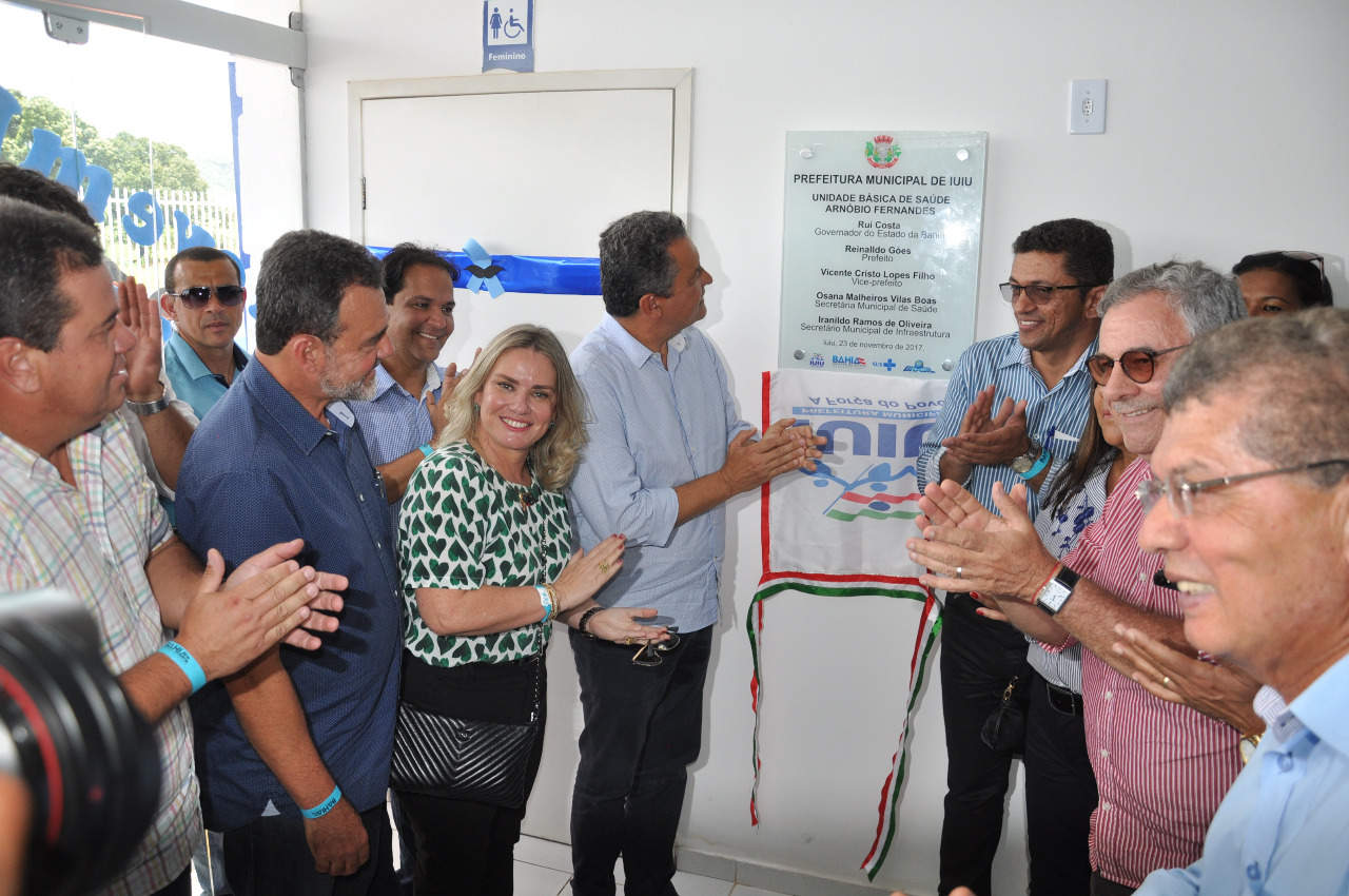 Ivana Bastos, Rui Costa e Reinalldo G?es entregam pacote de obras e benef?cios em Iuiu.