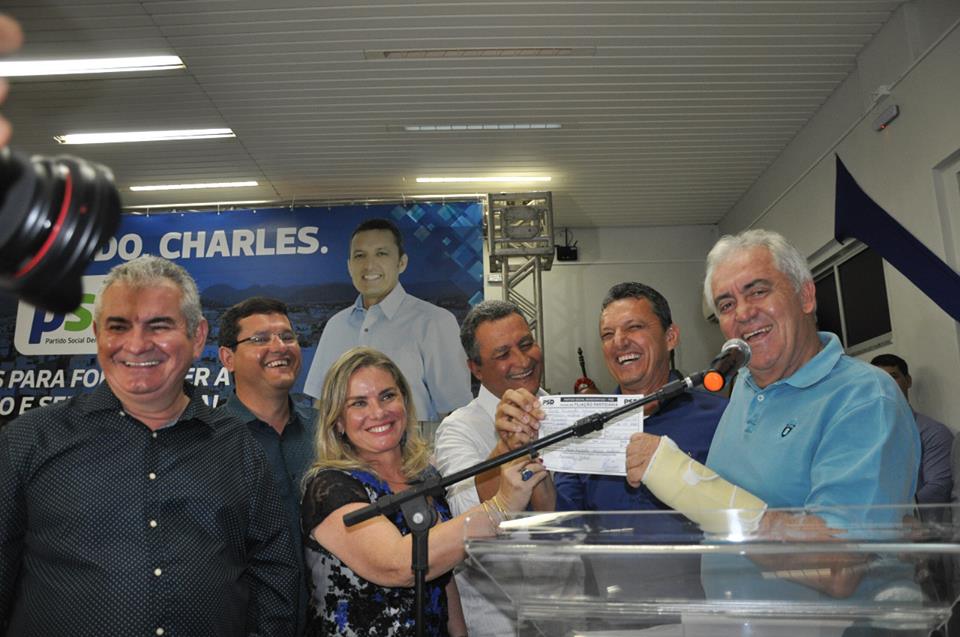 Otto Alencar e Ivana Bastos prestigiam filia??o de Charles Fernandes ao PSD.