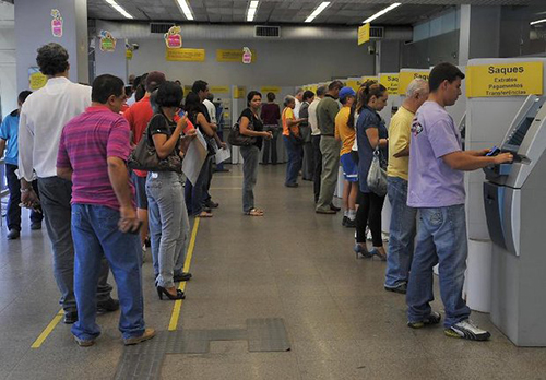 Carnaval: bancos fecham na segunda e terça e reabrem ao meio-dia de quarta.