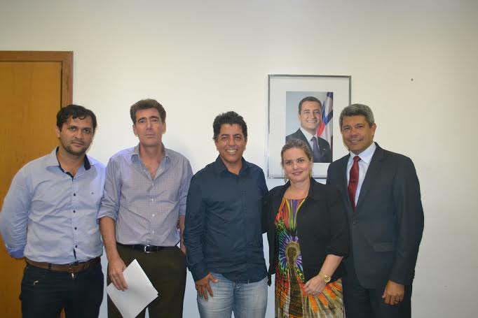 Deputada apresenta pleito de cooperativa de Lagoa Real à Secretaria de Desenvolvimento Rural   A deputada Ivana Bastos e