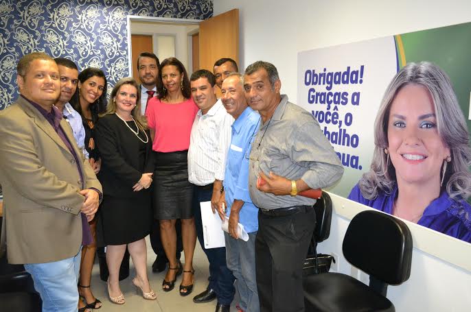 Deputada recebe comitiva de Seabra.