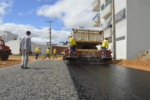 Obras e serviços de emergência tem continuidade pela Prefeitura Municipal de Guanambi.