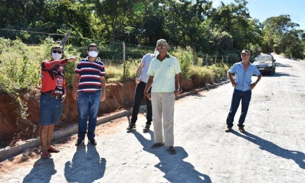 Prefeitura de Guanambi conclui obras de pavimentação da Ladeira da Batateira em Morrinhos.