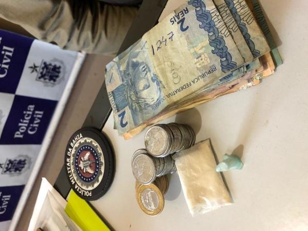 Caculé: Homem é preso com quantia em dinheiro e drogas.