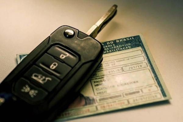 Câmara muda projeto e fixa em 10 anos validade da CNH de motorista profissional.