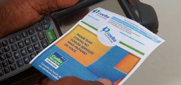 Aneel proíbe corte de energia de famílias de baixa renda até o fim do ano.