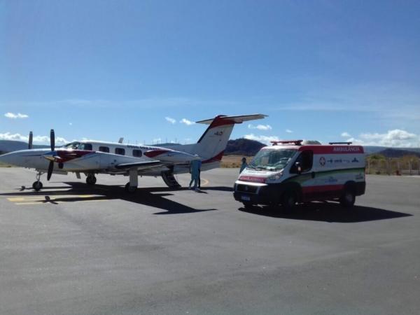 Recém-nascido de Matina com problema é transferido em UTI aérea para Salvador.