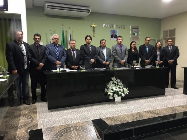 Vereadores de Igaporã irão votar projeto de lei que fixa subsídio dos agentes públicos sem aumento de salário para os próximos quatro anos pela primeira vez na história do município.