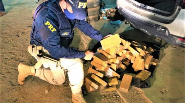 PRF na Bahia apreende quase 100 Kg de pasta base de cocaína na BR-030 em Caetité.