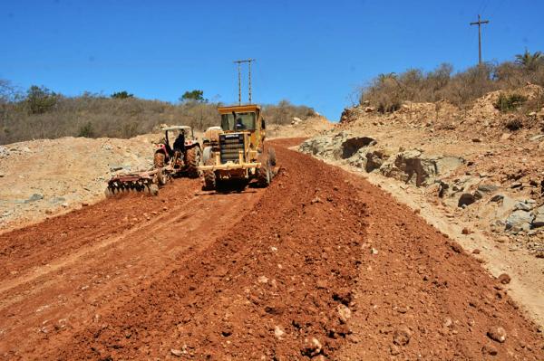 SEINFRA prevê para dezembro a conclusão das obras de pavimentação da BA-263, entre Licínio e Urandi.