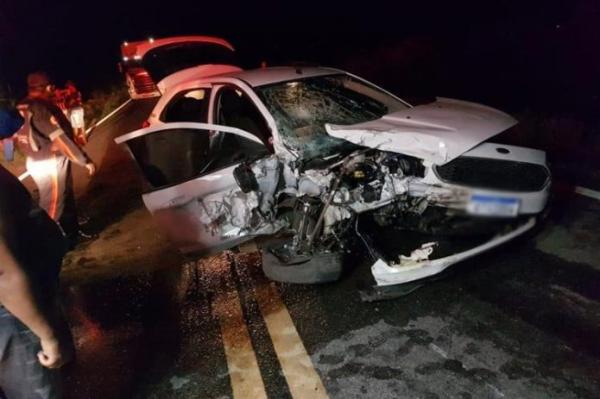 Acidente com carro da secretaria de Riacho de Santana deixa uma pessoa morta na BR-030.