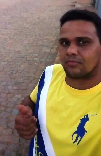 Jovem morre e outro fica ferido após serem atingidos a tiros em Riacho de Santana.