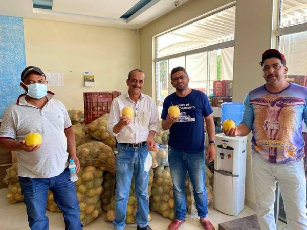 Prefeito Manoel Rubens visita Centro de Apoio ao Comércio da Agricultura Familiar em Iuiú.