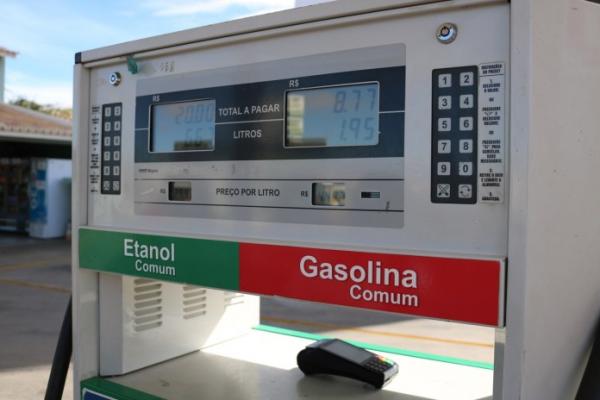 Gasolina custa até R$ 5,20 em Guanambi.