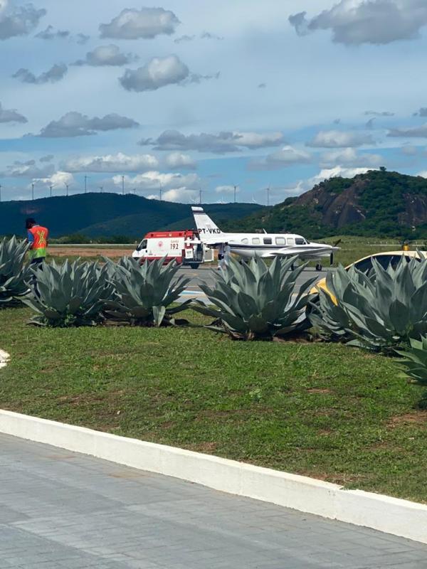 UTIs entram em colapso na região e Aeroporto de Guanambi tem movimento intenso de pacientes para serem transferidos. 