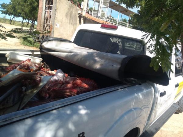 Adab apreende mais de 300 quilos de carne clandestina em Mutãs, distrito de Guanambi.